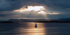 Sun-sailing-Tom-Bech